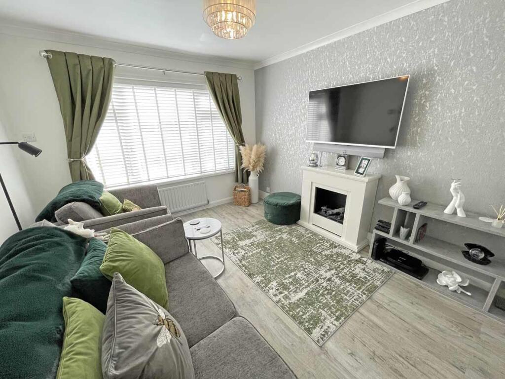 Rydal Close 5 - Lounge 2.jpg