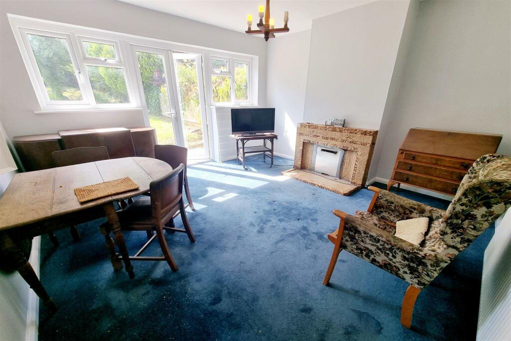 REAR RECEPTION ROOM: