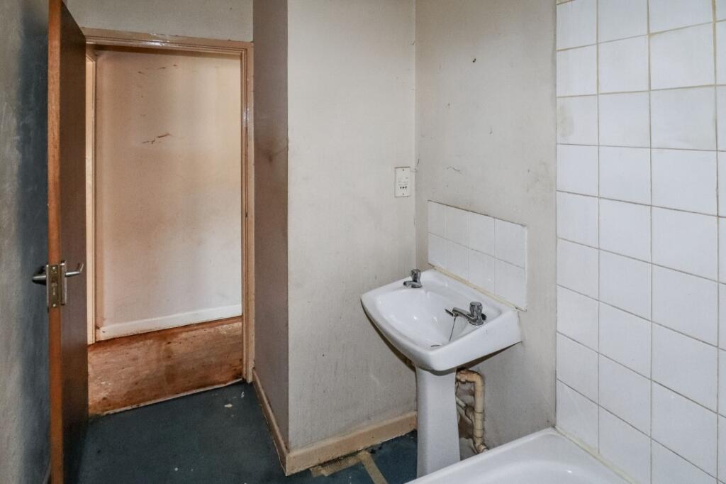 4 Hebble Brook Close, Mixenden, Halifax, HX2 8UJ