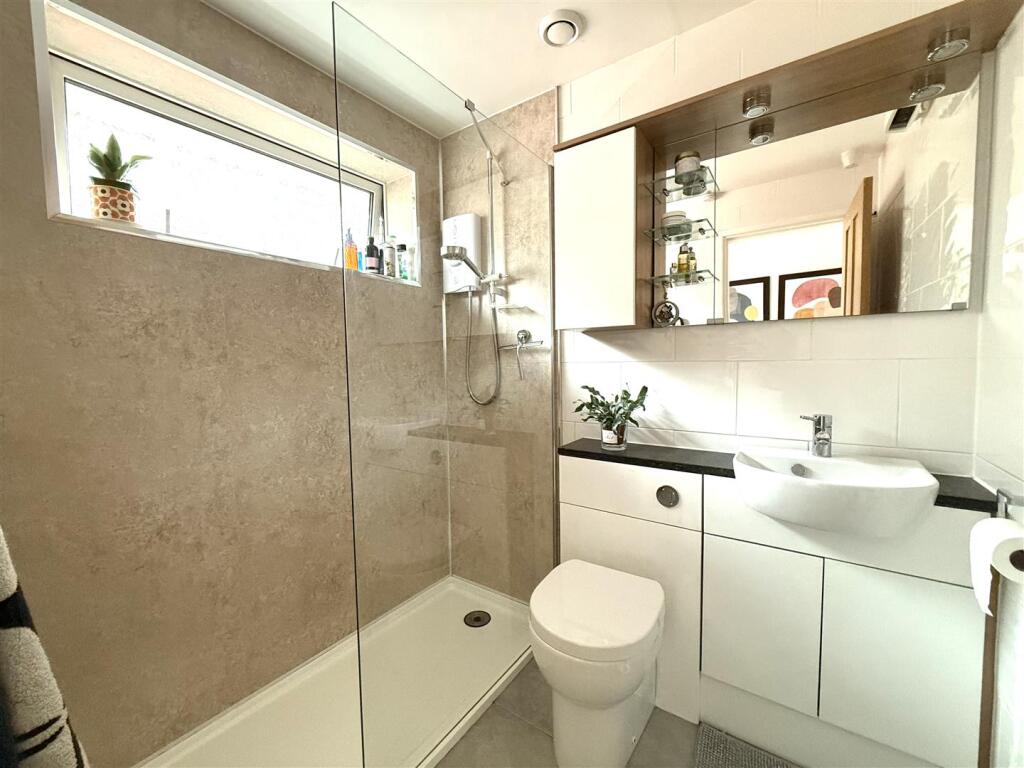 17 finches bath.jpeg