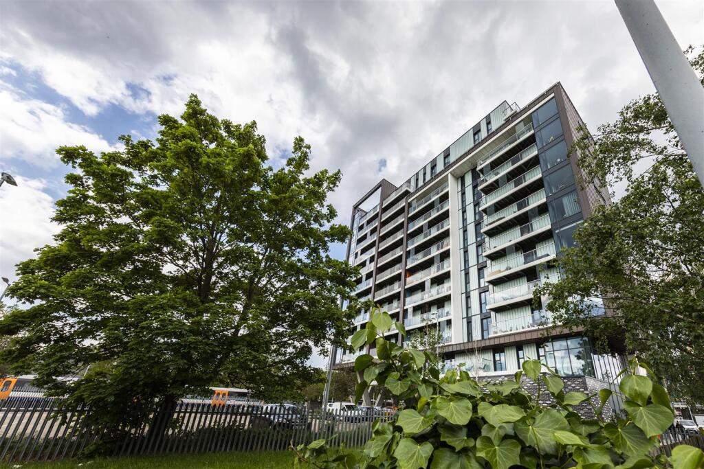 Station Approach, E17