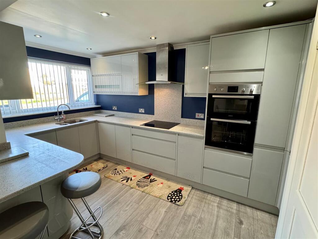 21 Polwhele Road Kitchen