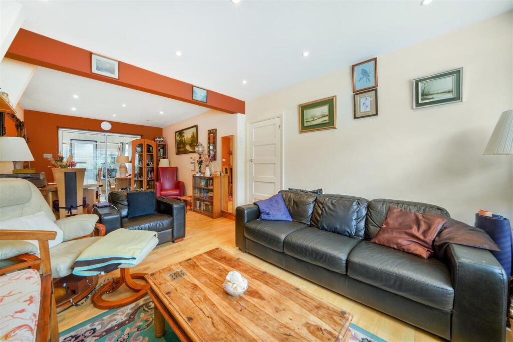 5 Conisborough Crescent - Qte7Rr1vEvYYPLJfEkk7.jpg