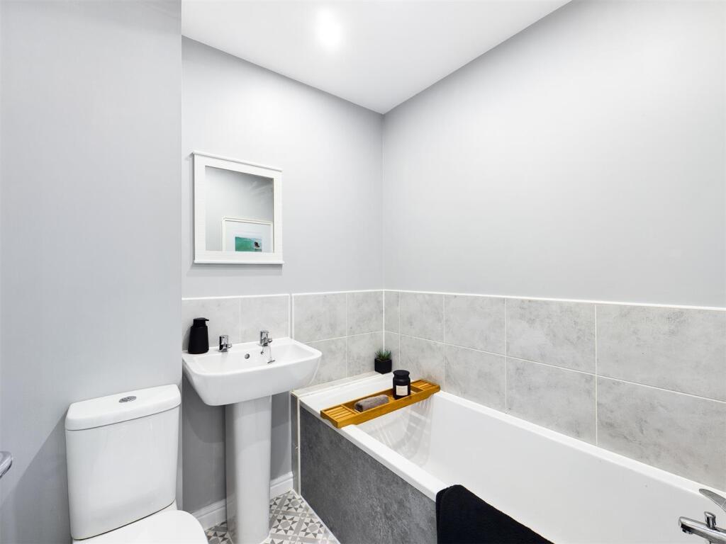 Main Bathroom.