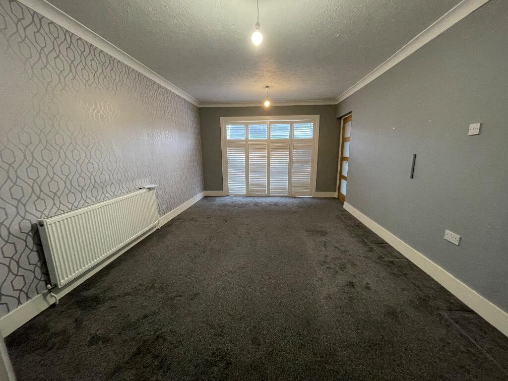 LIVING ROOM REVERSE