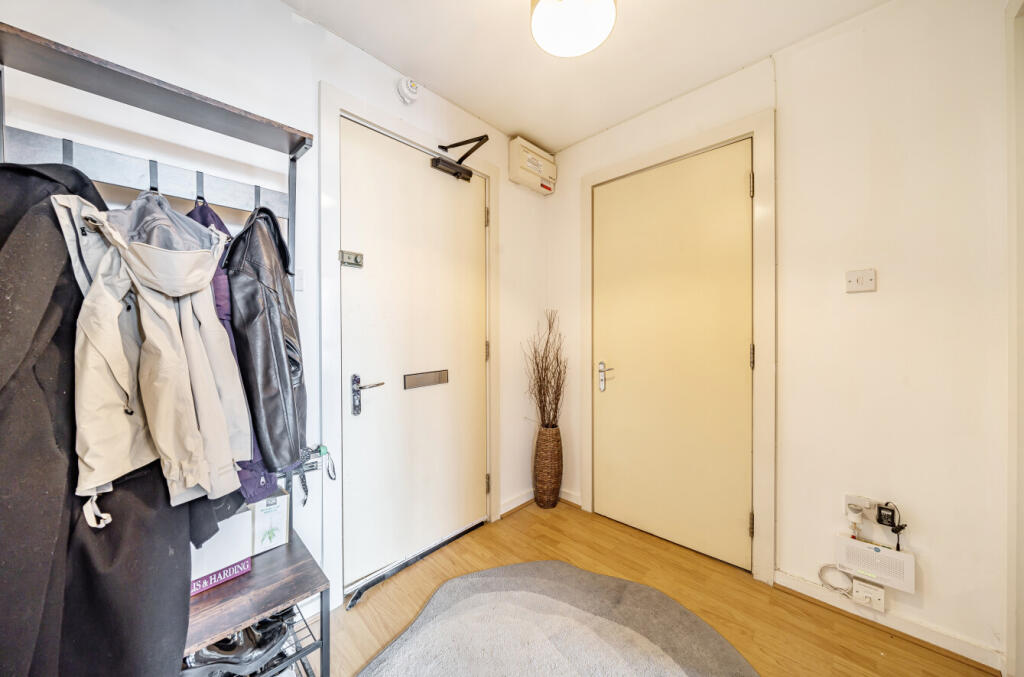 1285636-9-684071b...