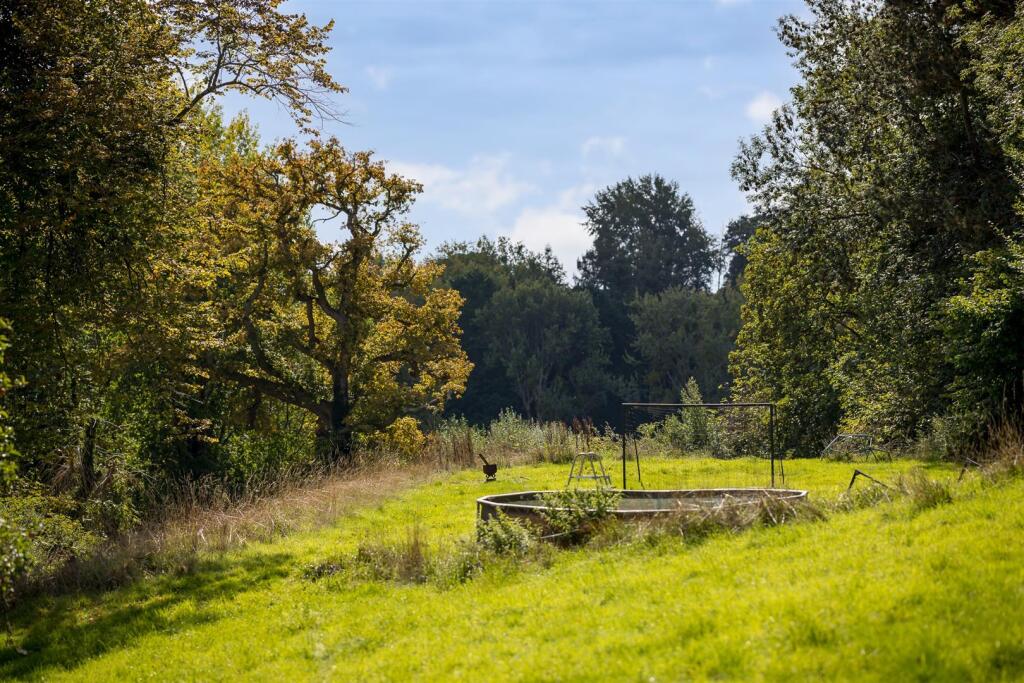 36 - Oakley House - GL5 5PQ - Web.jpg