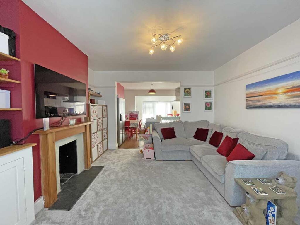 Fort Austin Avenue 28 Lounge 2].jpg