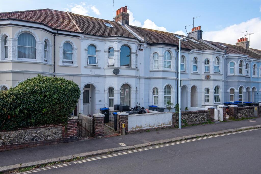 3Eastcourt-2.jpg