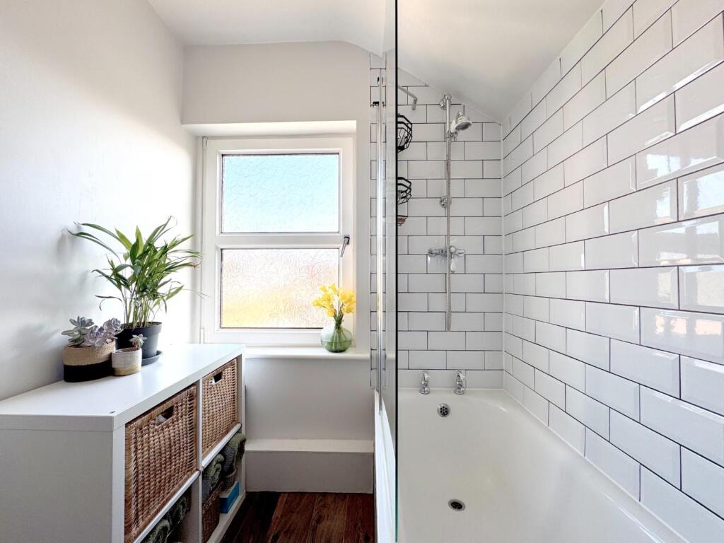 Bathroom image 3