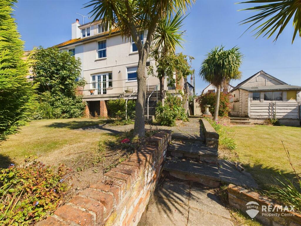 Rear Garden (4).jpg