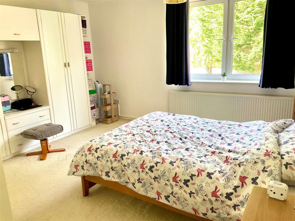 Bedroom 1 pic1.jpg