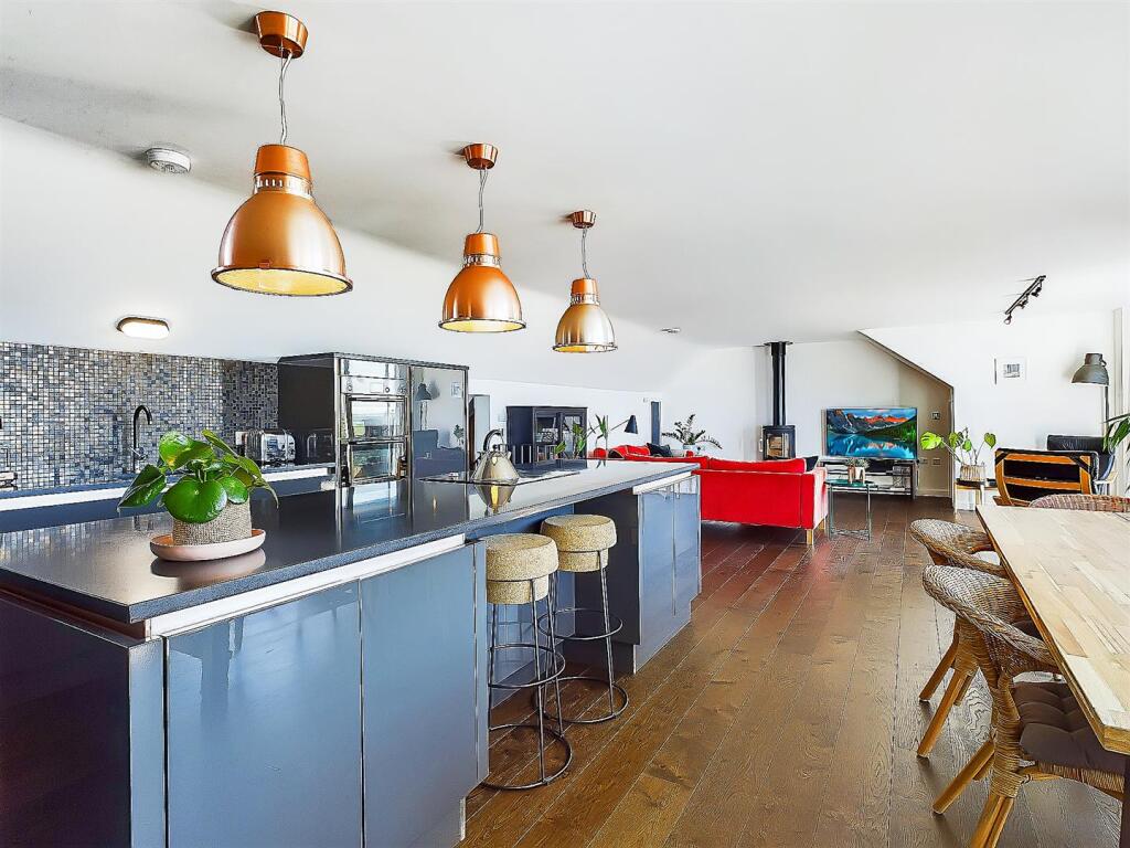Kitchen to Lounge.