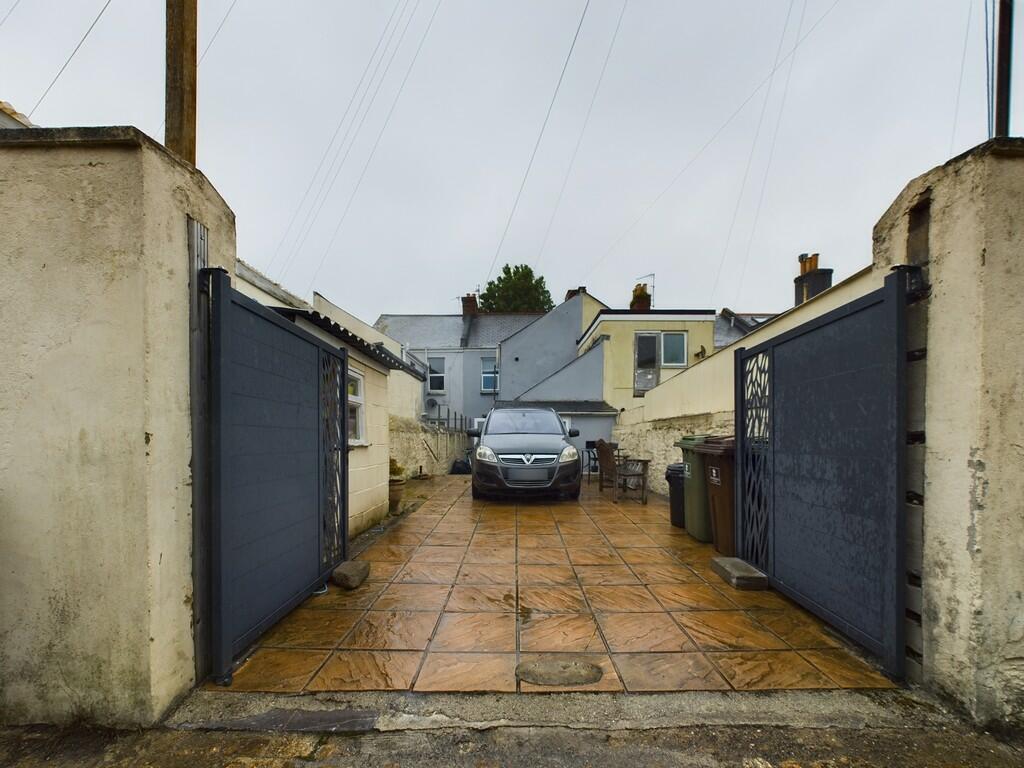 CAM03974G0-PR0027...