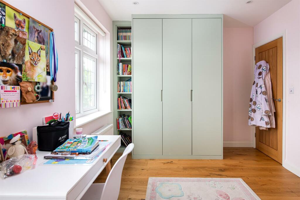 Bedroom2_2.jpg