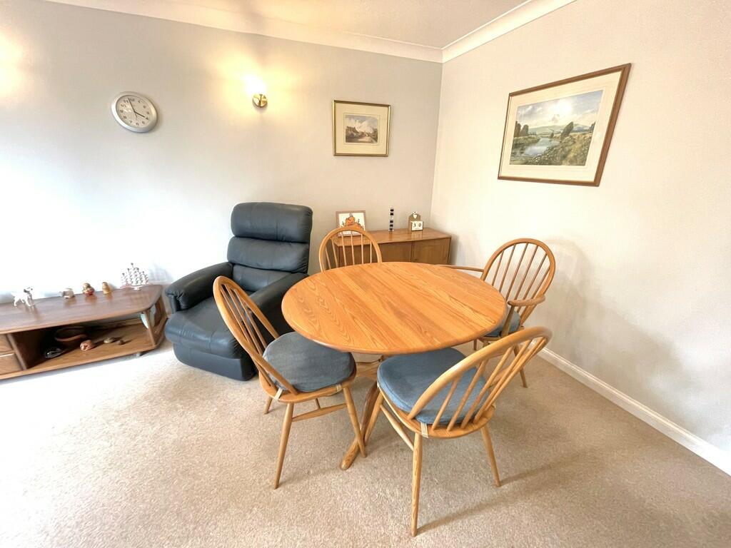 2 Barton Court Di...