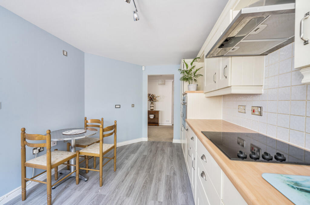 1321454-6-686e332...