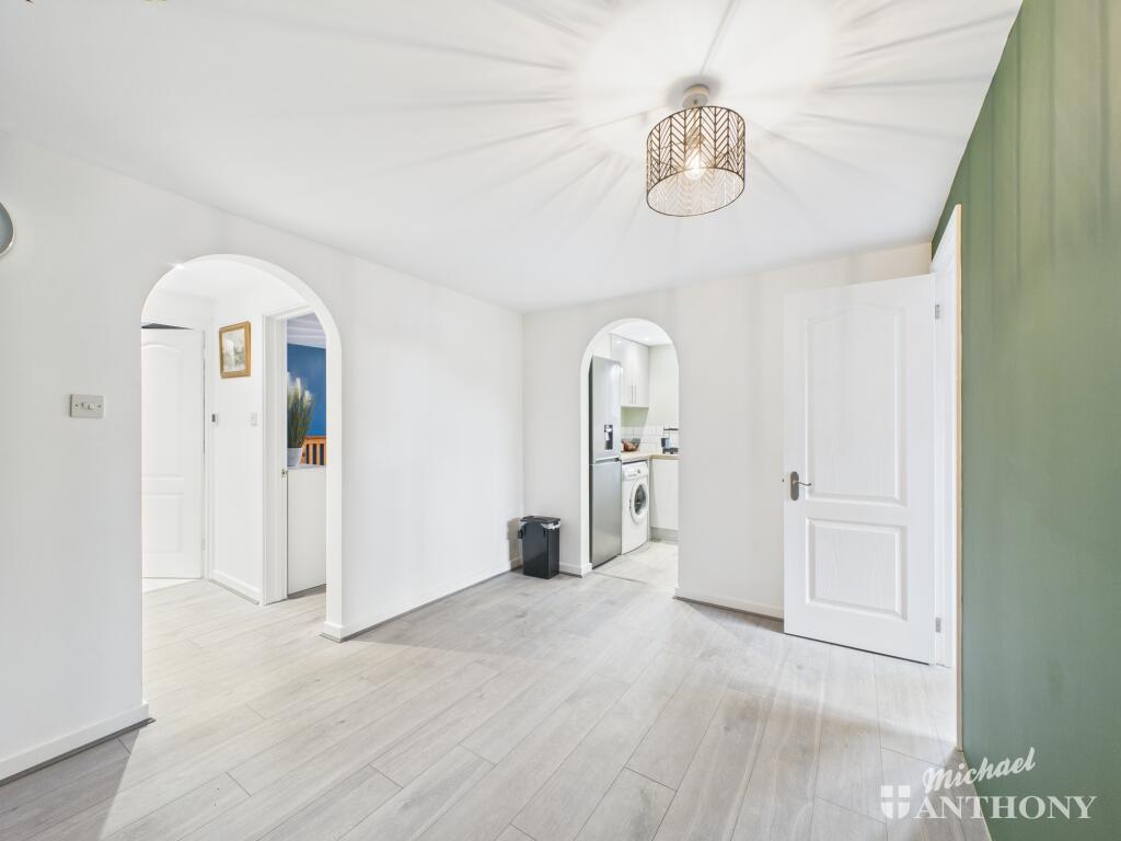 CAM02773G0-PR0373-STILL009