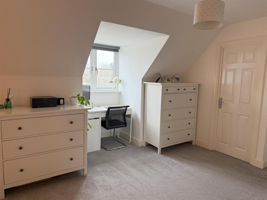 Bedroom 1 chest of drawers.jpeg