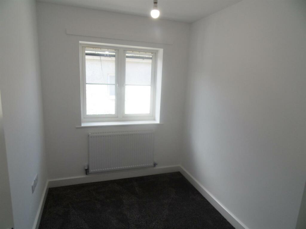 bedroom 2 glan rd.jpg
