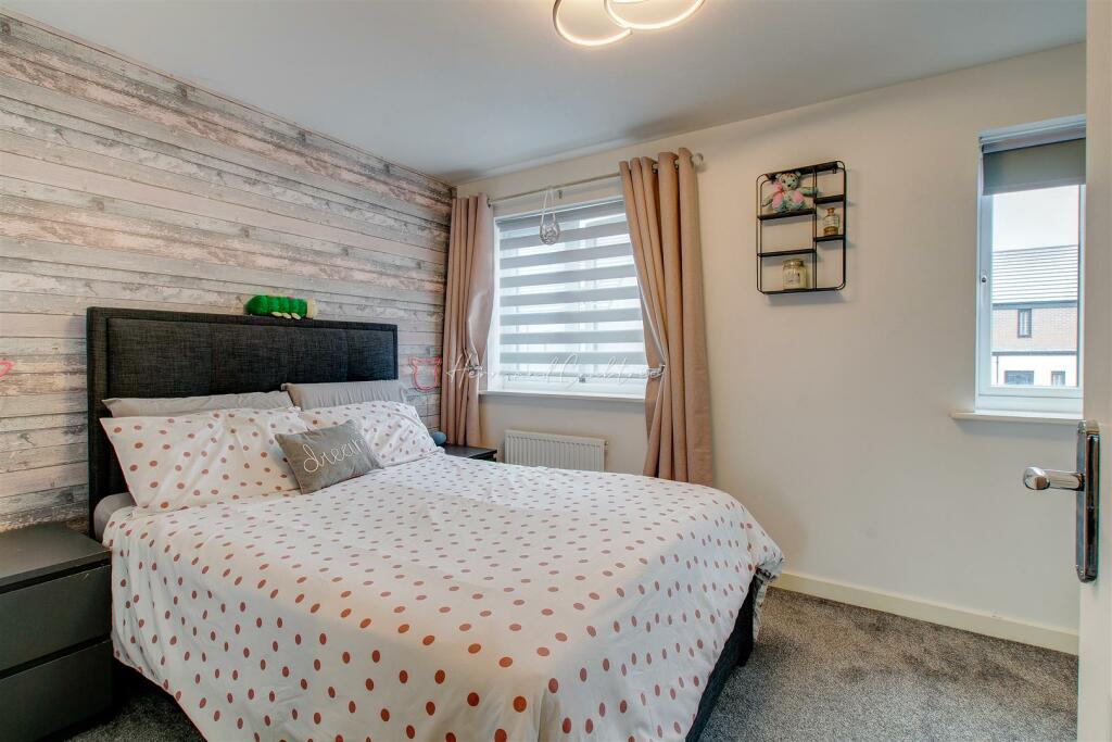 Clos Thomas, St Edeyrns, HernCrabtree (6).jpg