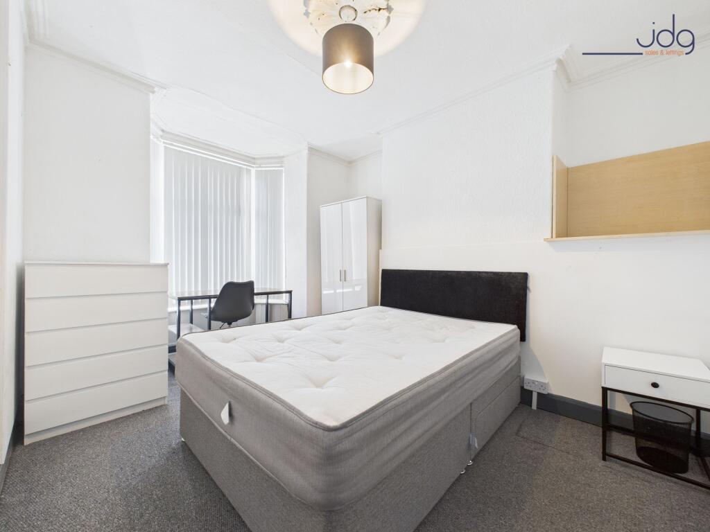 Ground Floor Double Bedroom 1/Dining Room