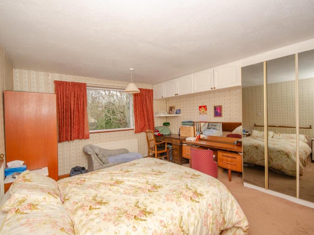 Bedroom 1.jpg
