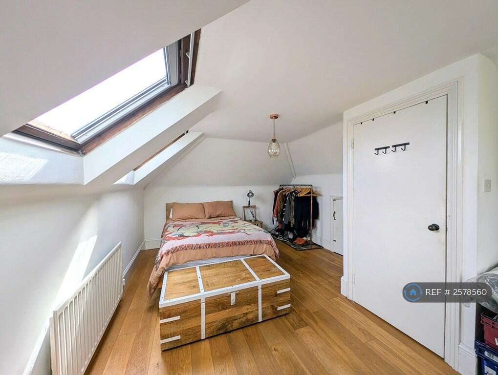 Bedroom 2 (Third Floor)