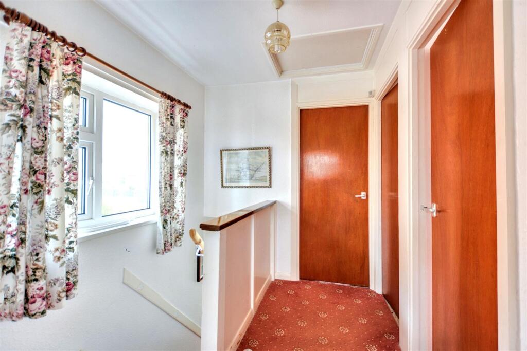 FIRST FLOOR LANDING