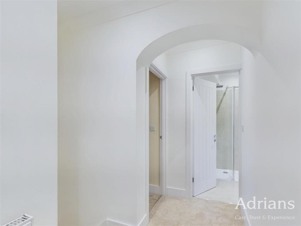 FIRST FLOOR LANDING