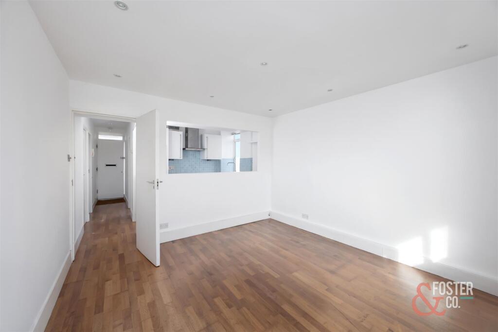 Embassy Court, Flat 77-017.jpg