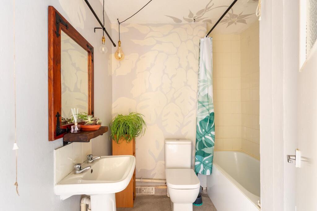 1D1R1SD - Bathroom C.jpg