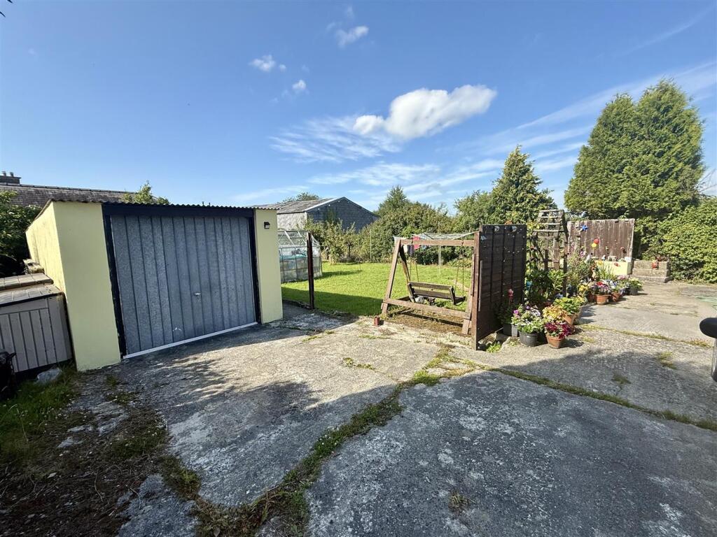 Detached Garage