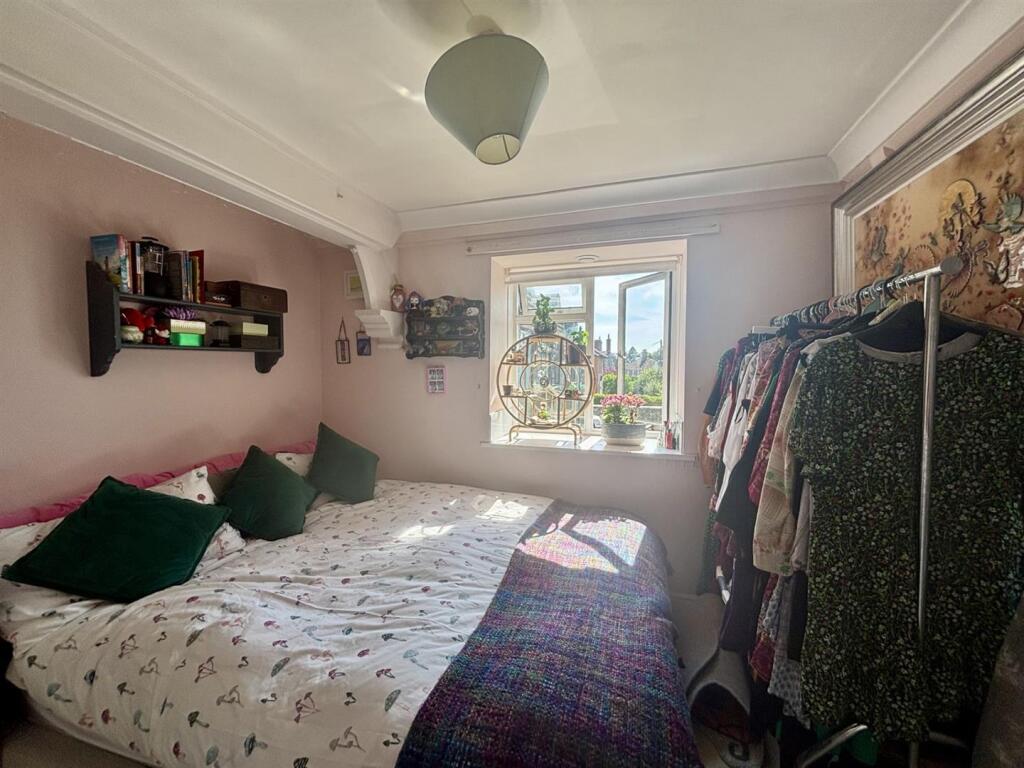 Bedroom 1 2.jpg
