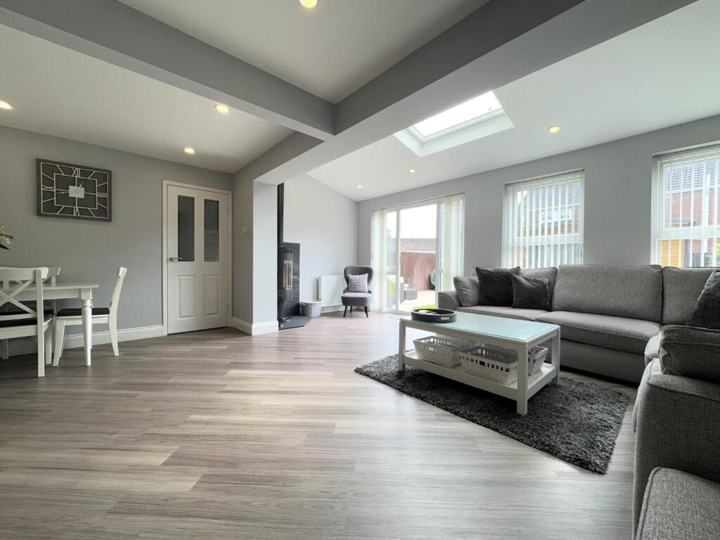 OPEN PLAN FAMILY/DINING ROOM