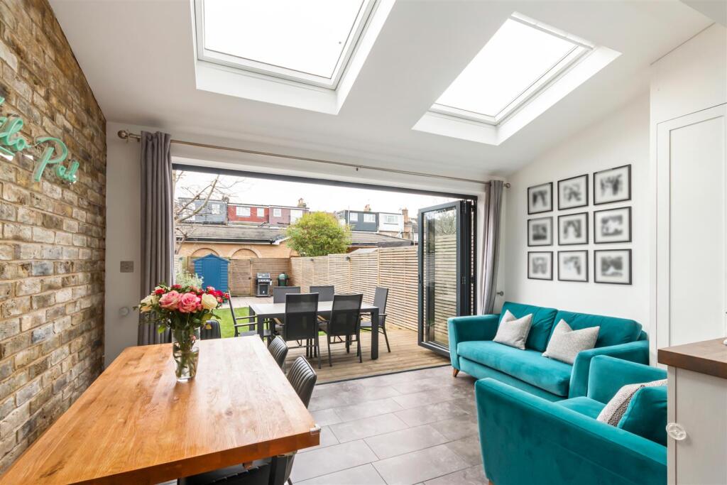 Open Plan Kitchen &amp; Living