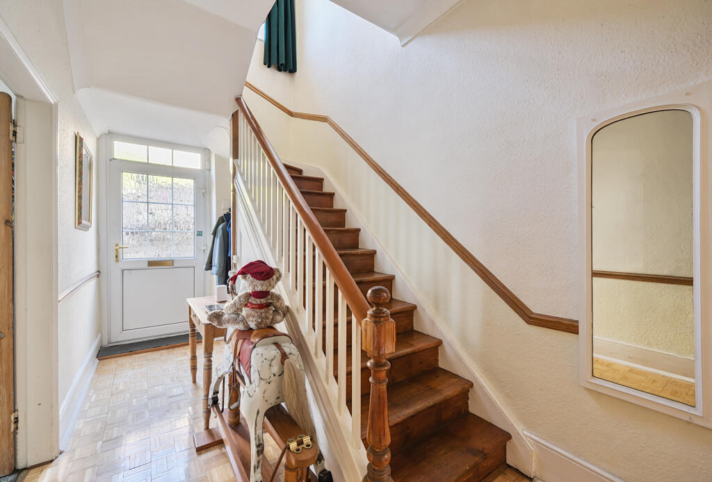 1298331-9-683d83b...