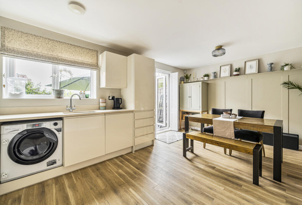 1325039-12-6877d1...