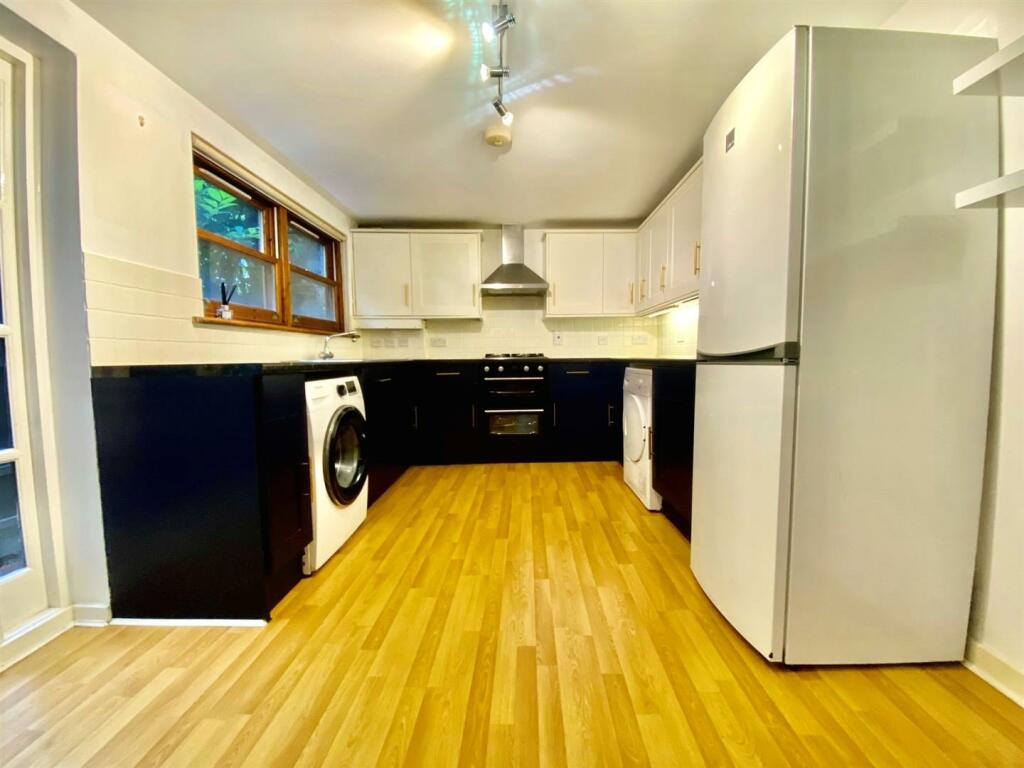 Kitchen 2.jpg