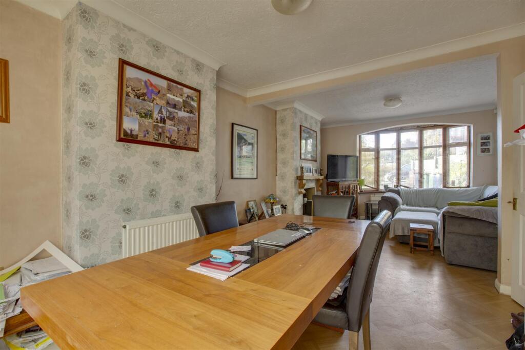 41 Hillview Road, HP13 6XY-11.jpg