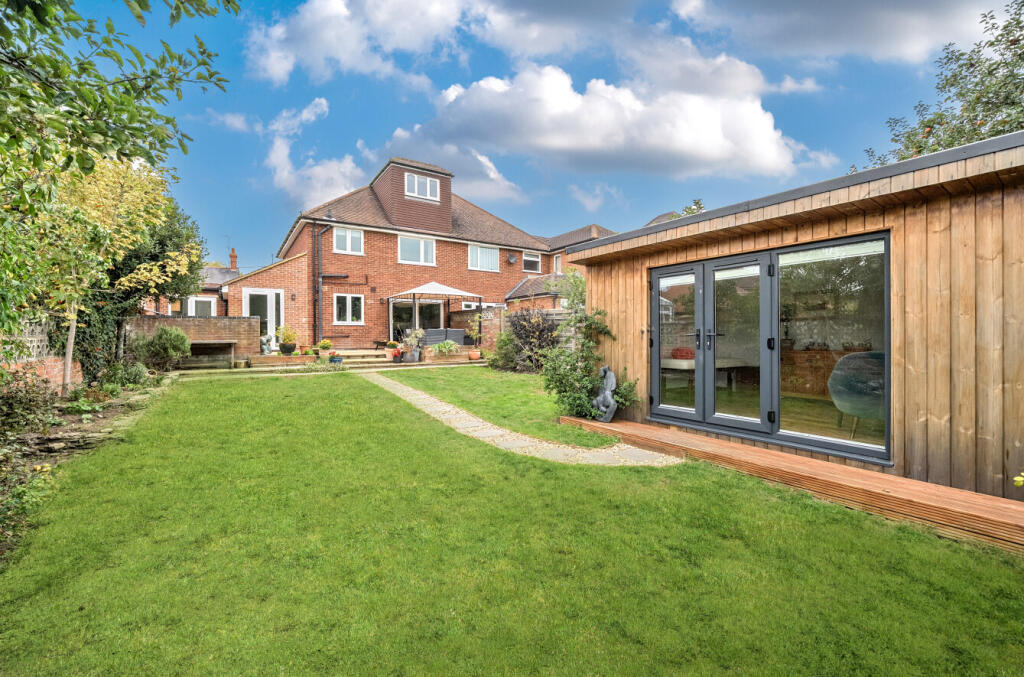 1356202-4-68d6795...