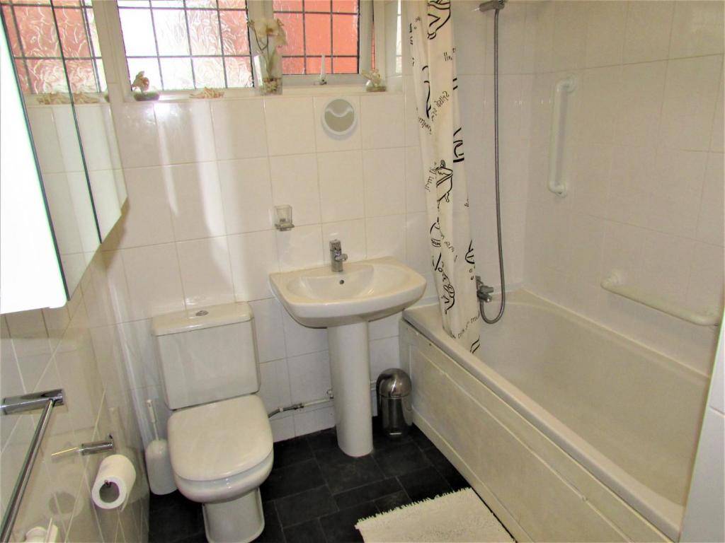 ElmTreeCl14bath.JPG