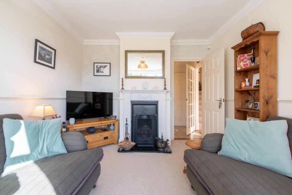 20241003152535 - 74A02546-HDR - 4 Garrison Lane, F