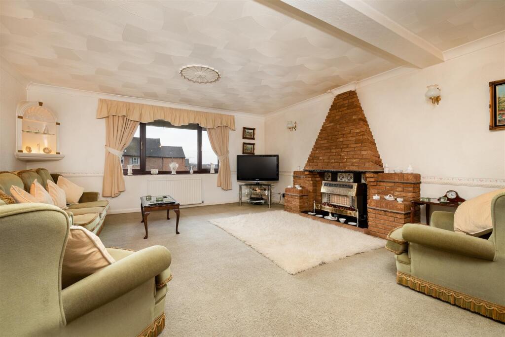 47 Rose Tree Lane, Newhall