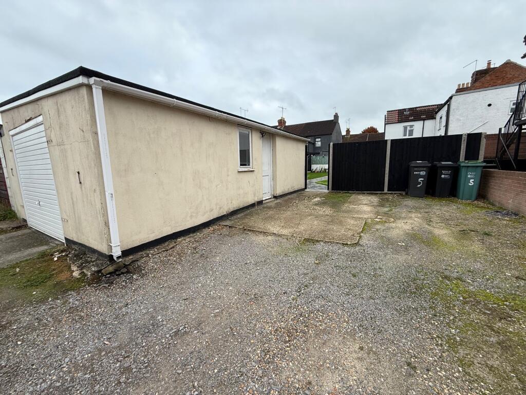 Garage &amp; Parking