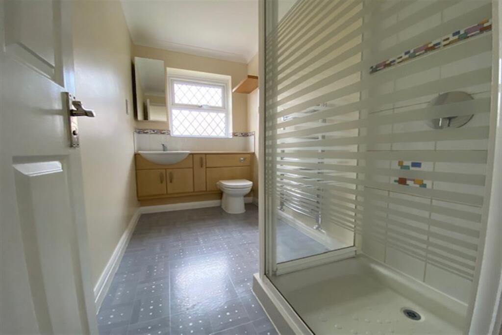 Ensuite+Shower+Room