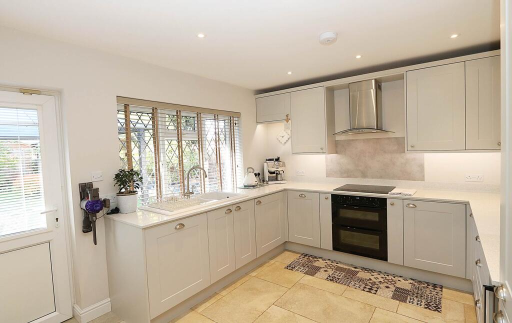 North Street, Nr Englefield - peaceful hamlet on the edge of Englefield estate