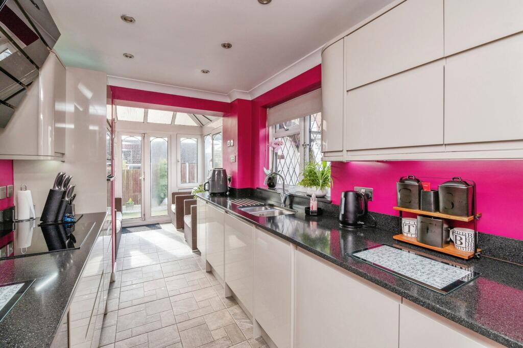 26bearsteddrivepitseabasildonss132nj6