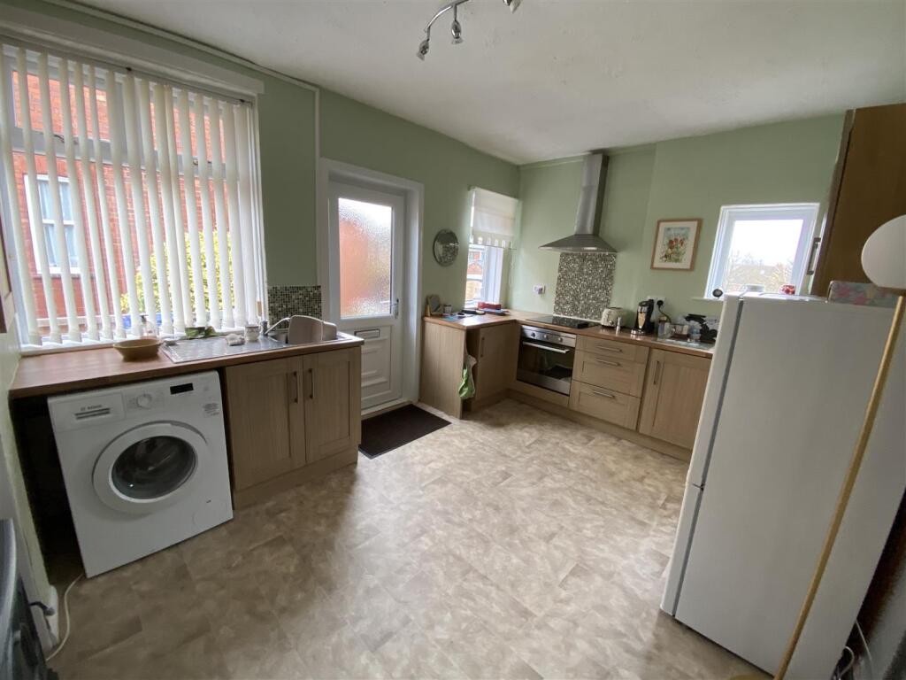 Kitchen: