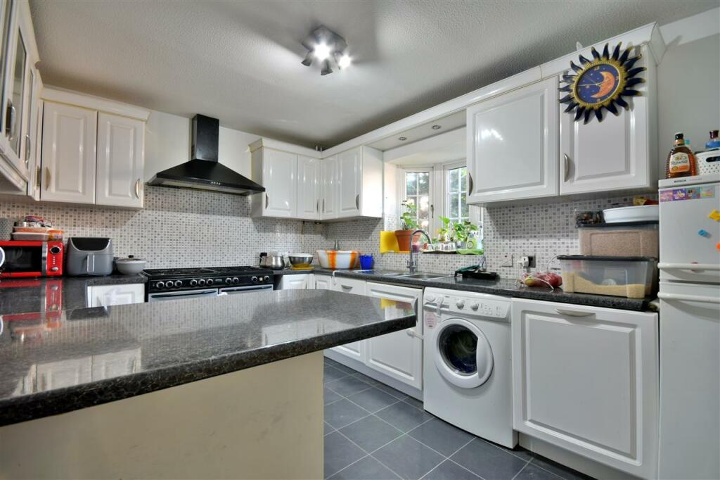 KITCHEN /